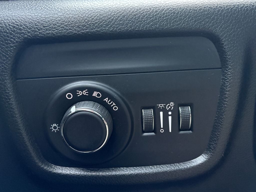 Used 2023 Jeep Grand Cherokee Altitude Sport Utility