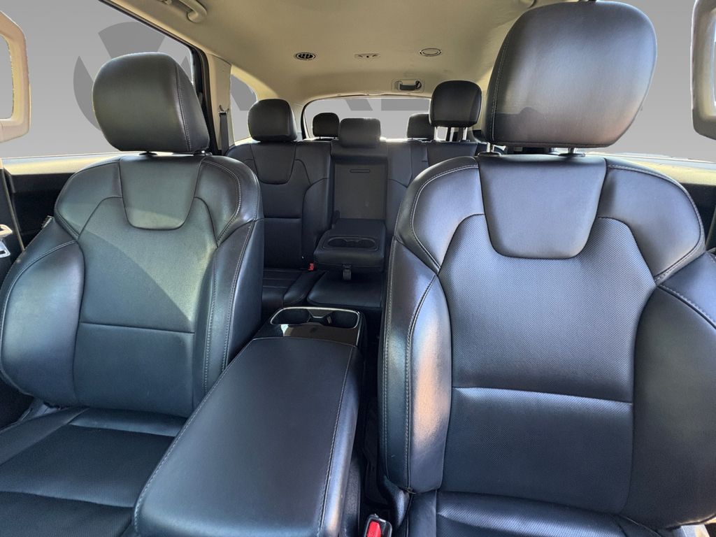 2021 Kia Telluride LX photo 2