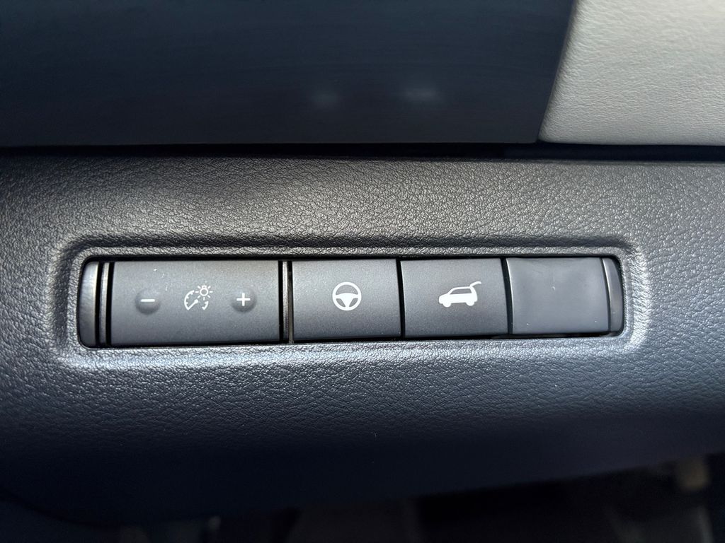 2022 Nissan Pathfinder SL photo 3