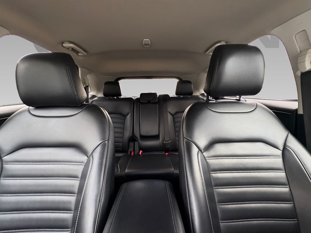 2023 Ford Edge SEL photo 2