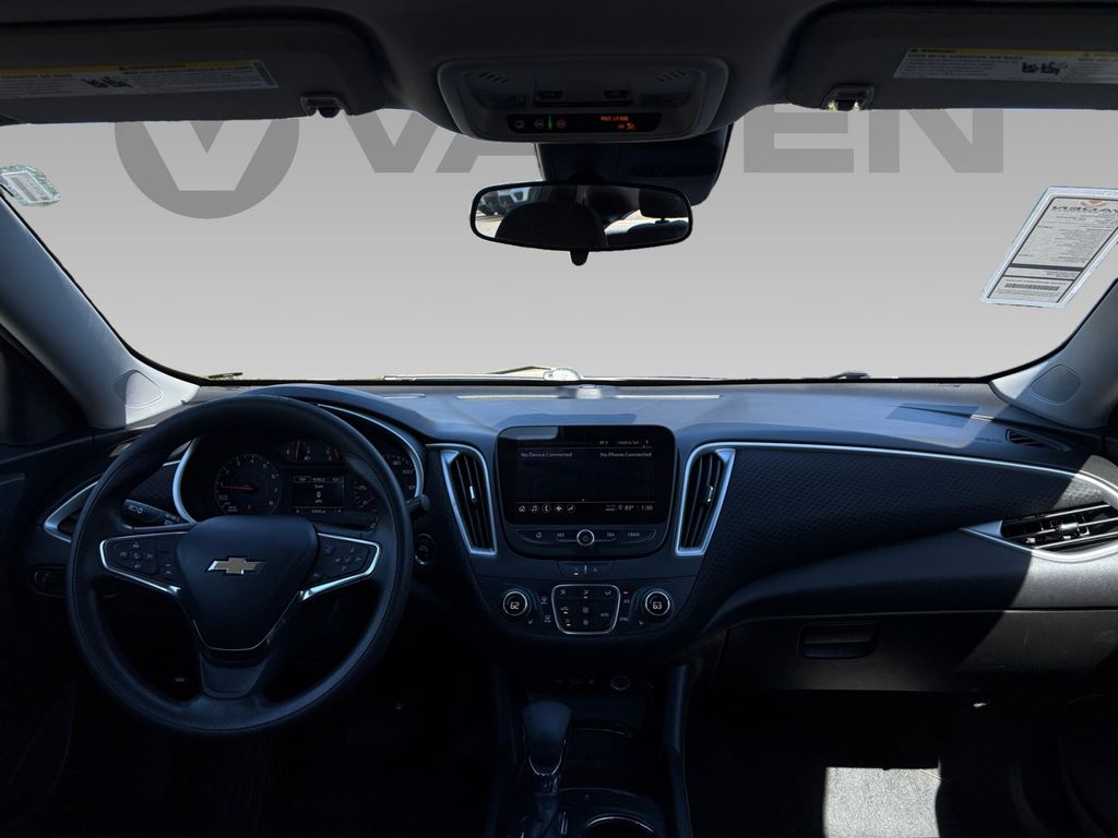 2023 Chevrolet Malibu 1LT photo 2