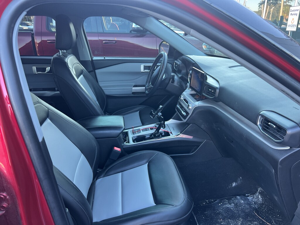 2023 Ford Explorer XLT Sport photo 3