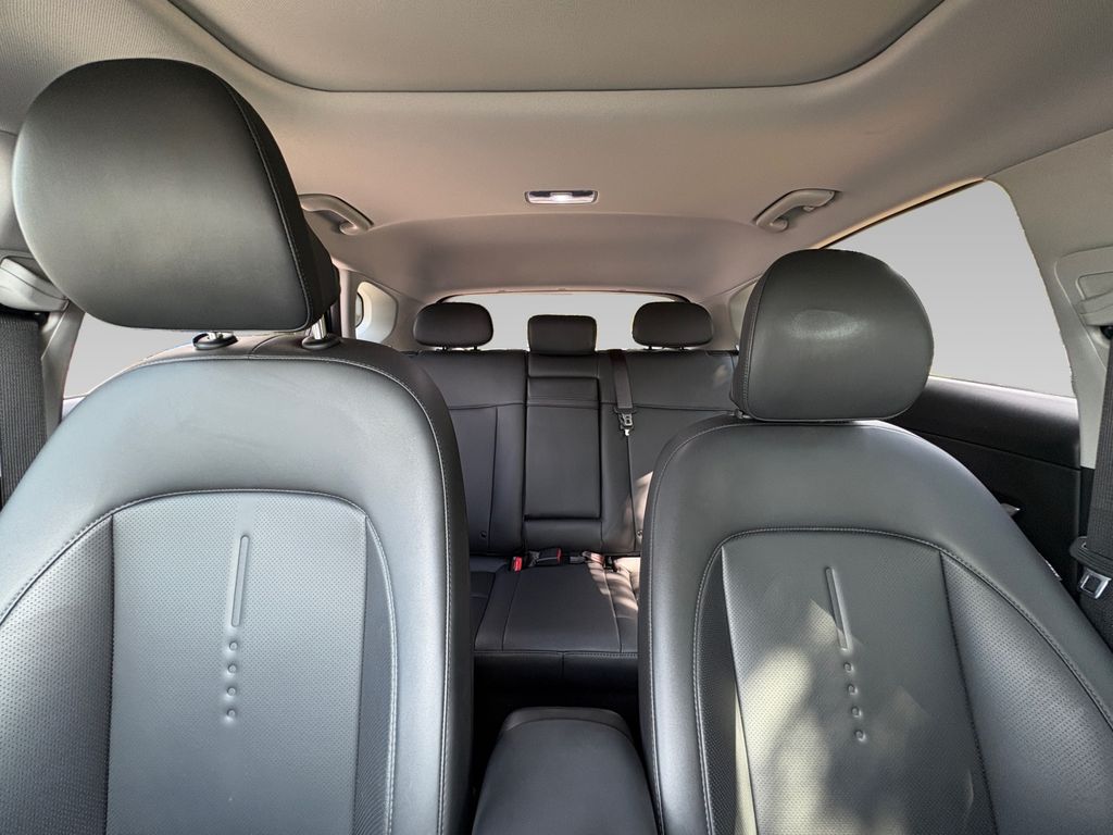 2024 Hyundai Kona Limited photo 2