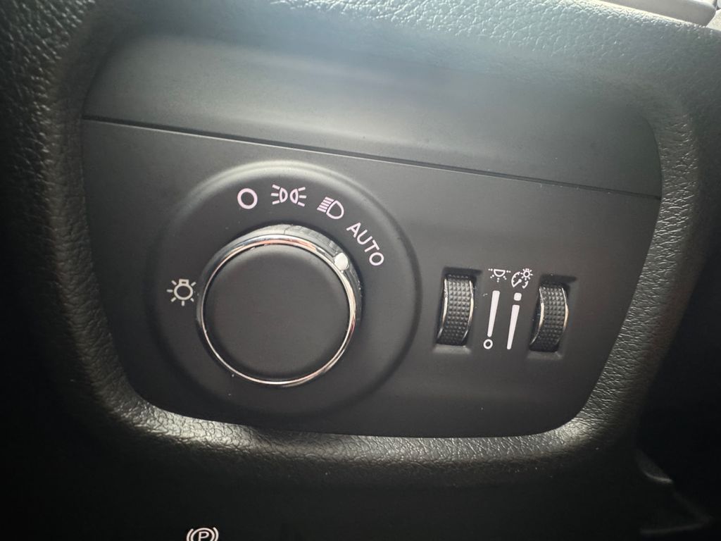 2023 Jeep Grand Cherokee Laredo photo 4
