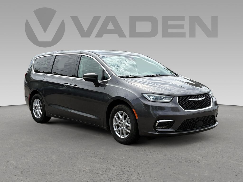 Used 2023 Chrysler Pacifica Touring L Passenger Van