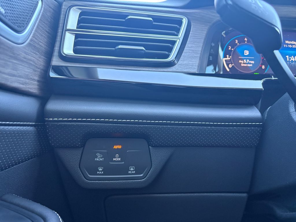 2024 Volkswagen Atlas SEL Premium R-Line photo 4