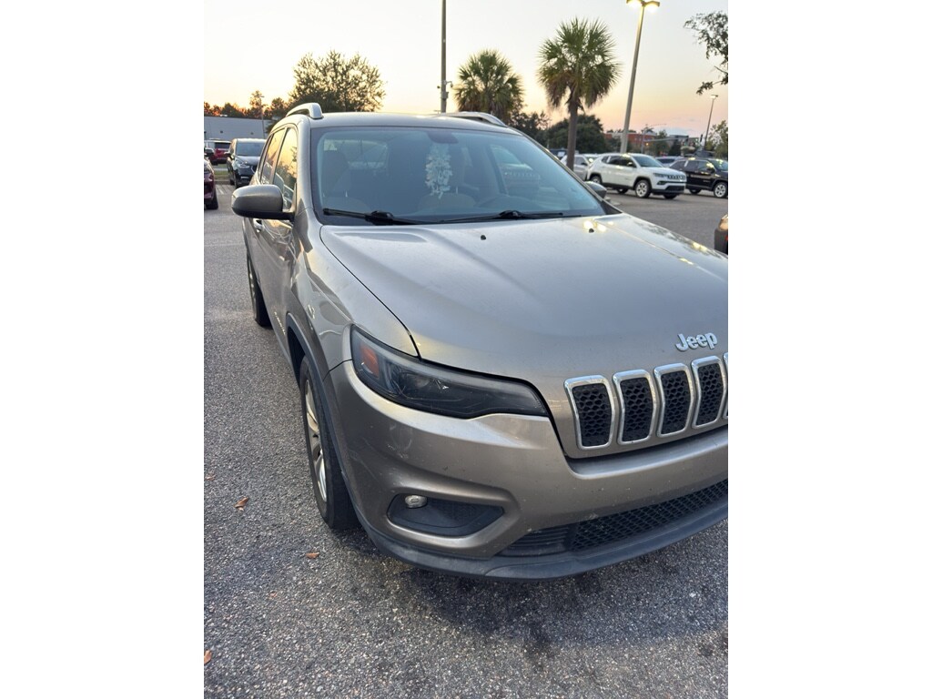 2019 Jeep Cherokee Latitude photo 2