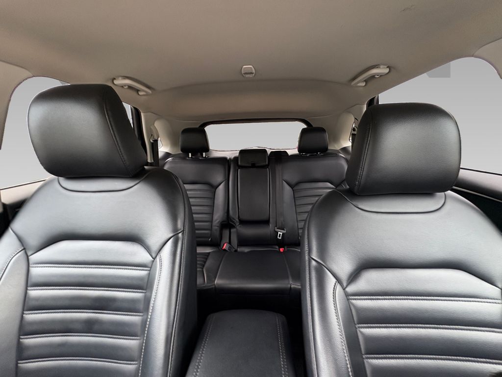 2023 Ford Edge SEL photo 2