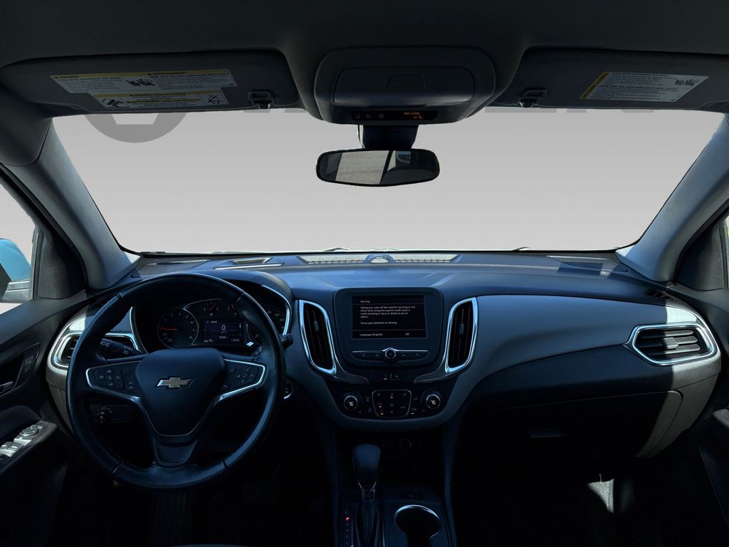 2022 Chevrolet Equinox LT photo 2