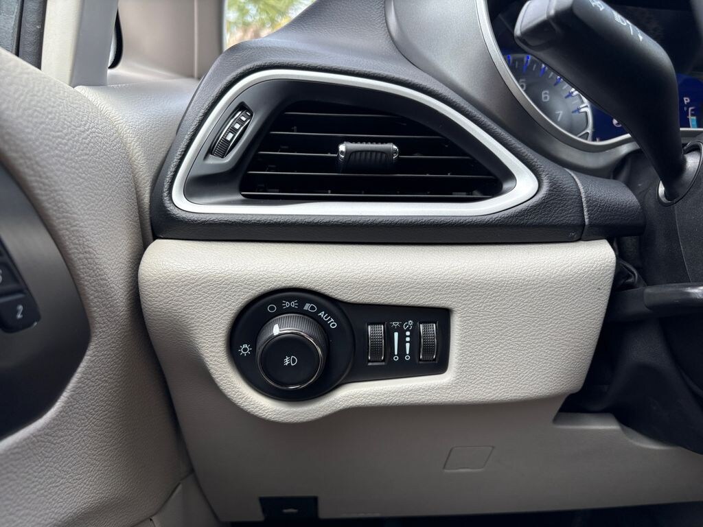 Used 2023 Chrysler Pacifica Touring L Passenger Van