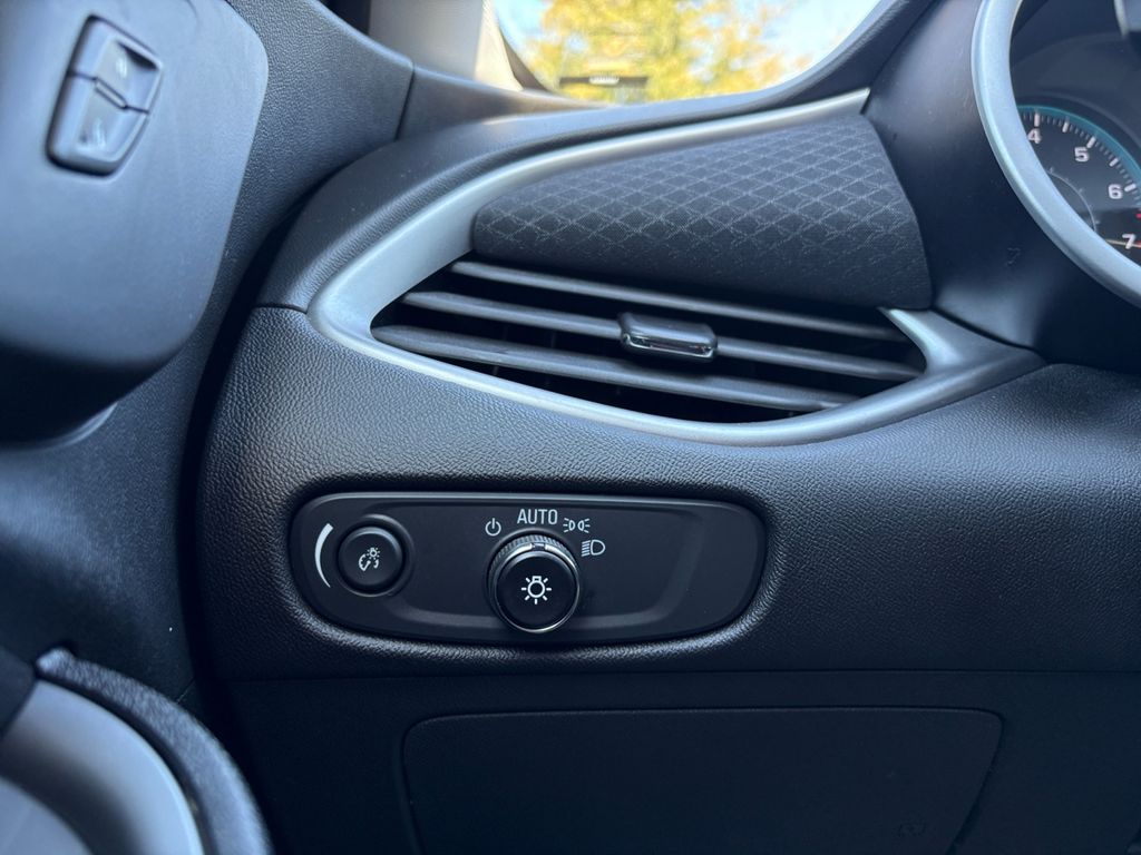 2023 Chevrolet Malibu 1LT photo 3