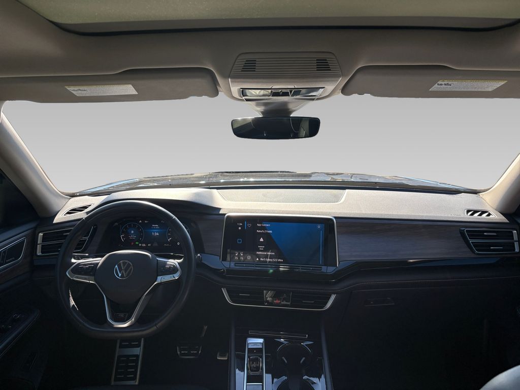 2024 Volkswagen Atlas SEL Premium R-Line photo 3