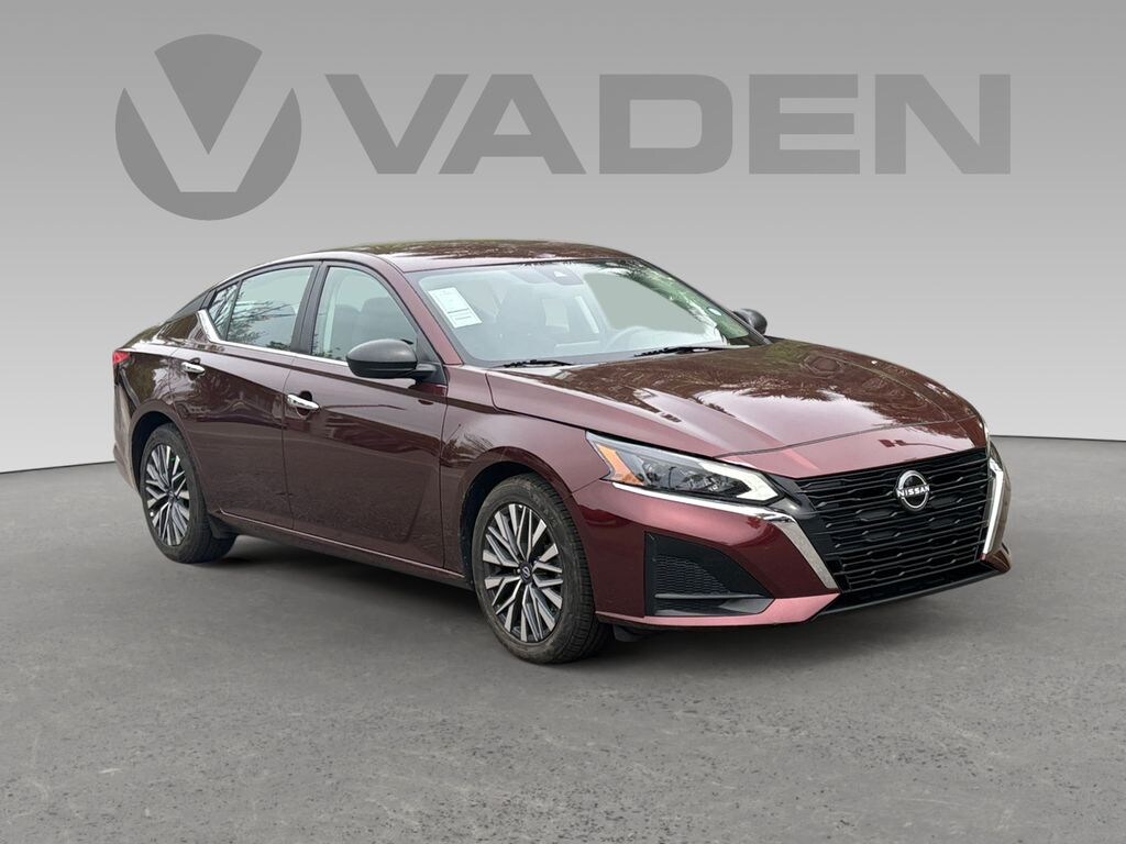 Used 2025 Nissan Altima SV Sedan