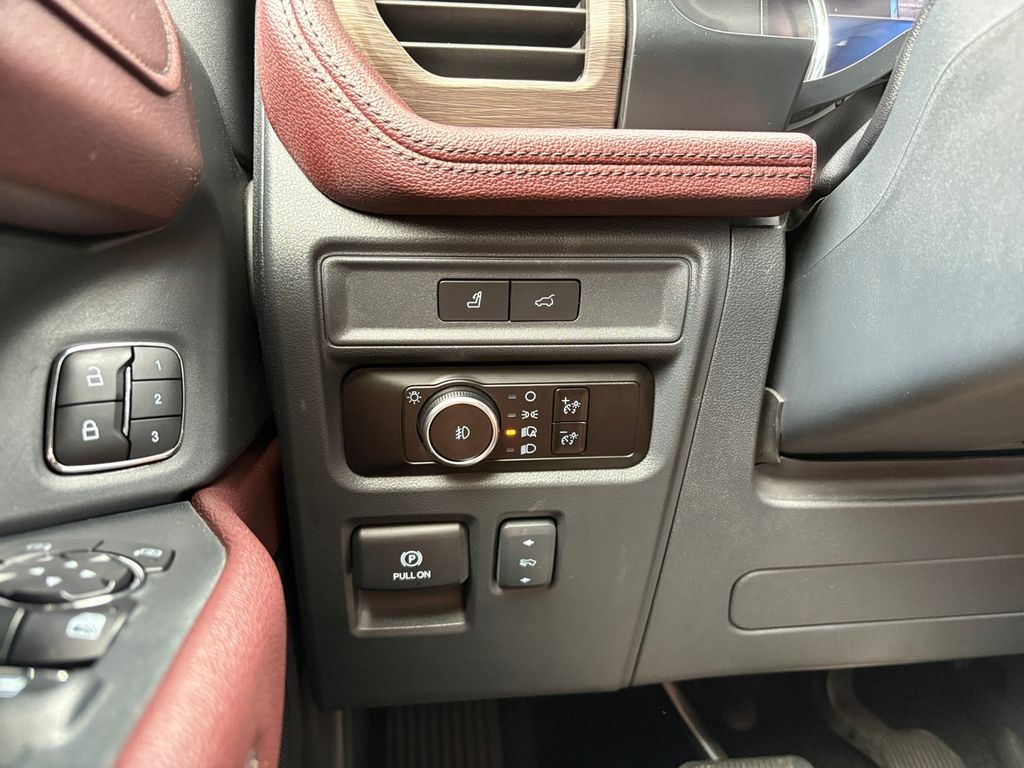 2023 Ford Expedition Limited MAX photo 4