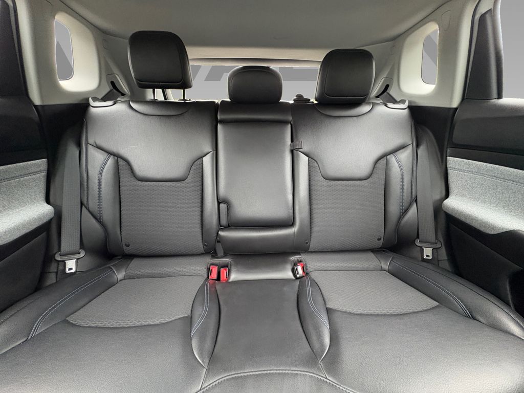 2022 Jeep Compass Latitude photo 2