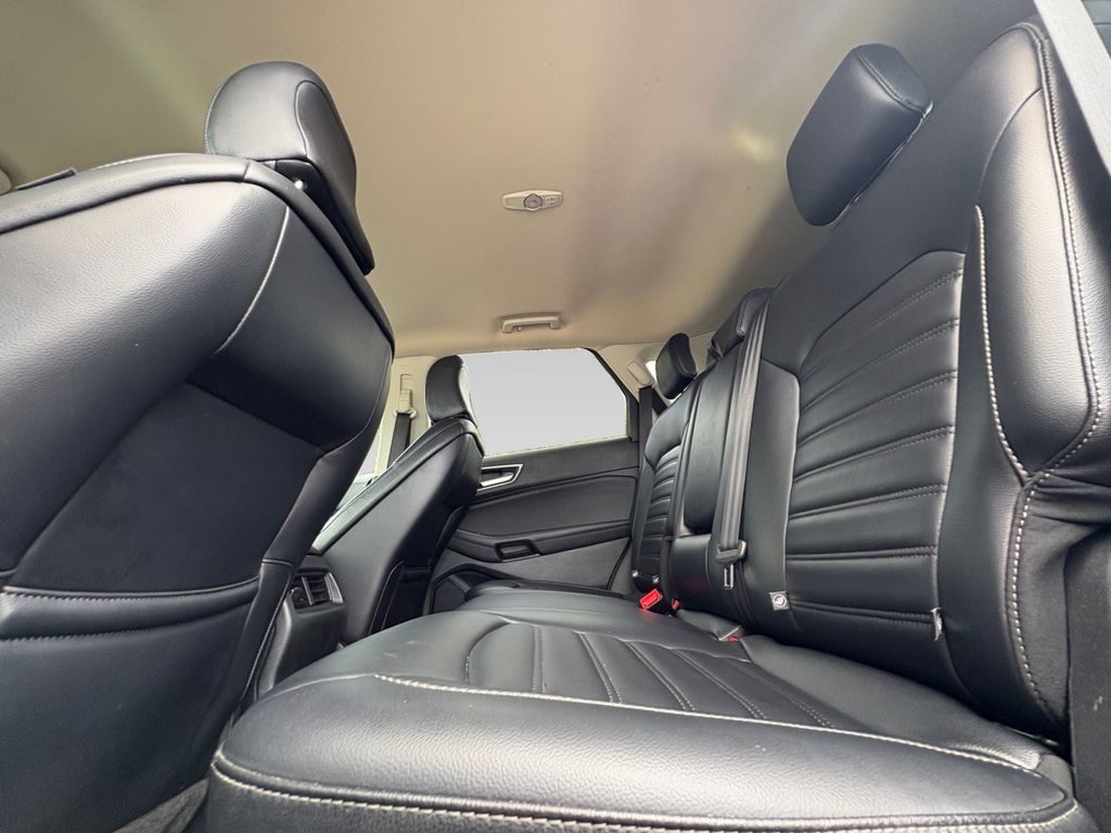 2023 Ford Edge SEL photo 3