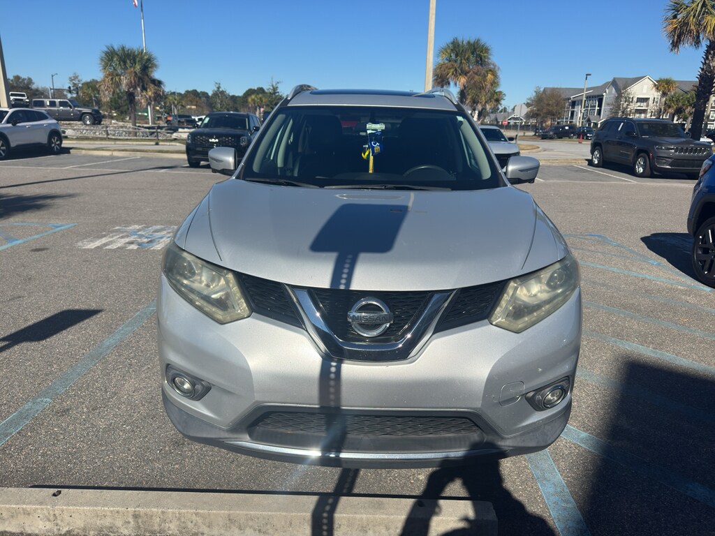 2015 Nissan Rogue SL photo 2