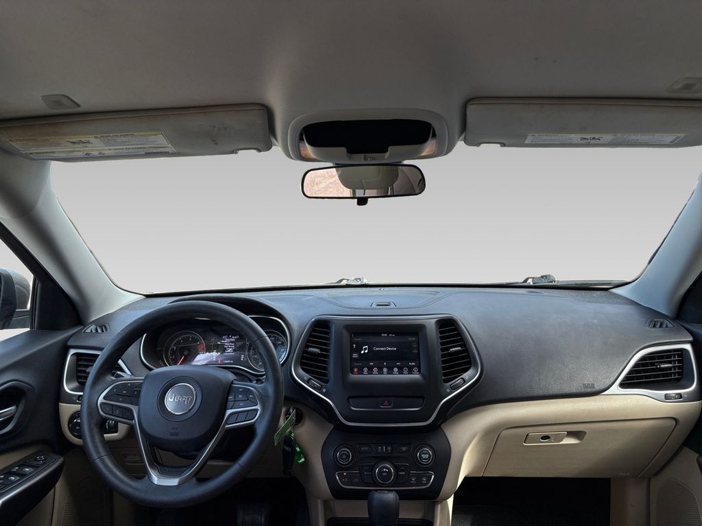 2019 Jeep Cherokee Latitude photo 2