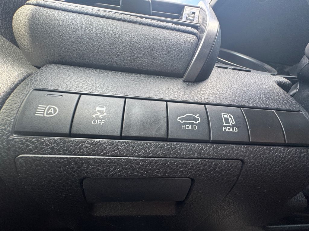 2023 Toyota Camry SE photo 4