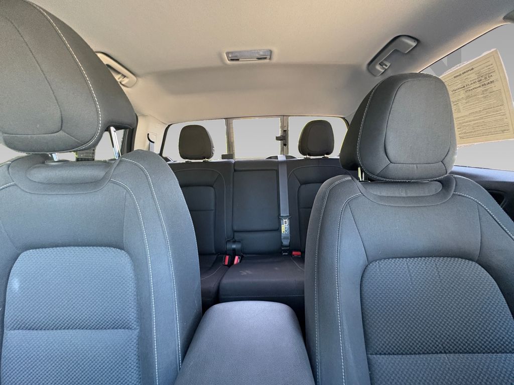2016 Chevrolet Colorado LT photo 2
