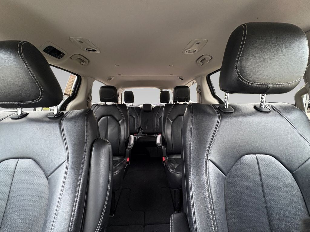 Used 2022 Chrysler Pacifica Touring L Passenger Van