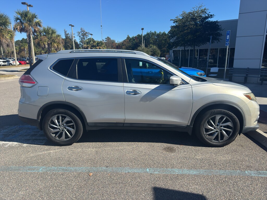 2015 Nissan Rogue SL photo 4