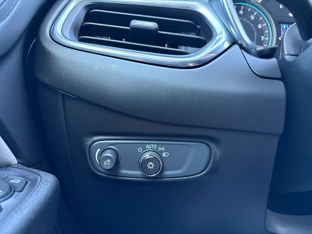 2022 Chevrolet Equinox LT photo 3