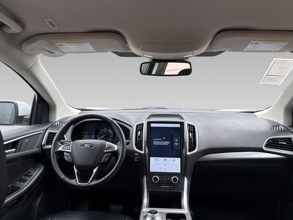 2023 Ford Edge SEL photo 3