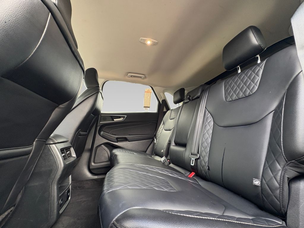 2024 Ford Edge Titanium photo 4