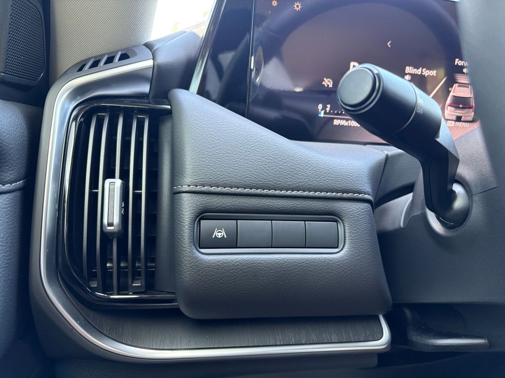 2025 Nissan Armada SV photo 4