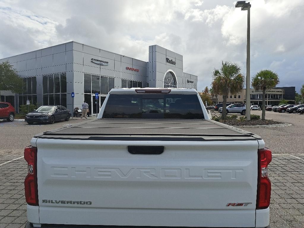 2023 Chevrolet Silverado RST photo 2