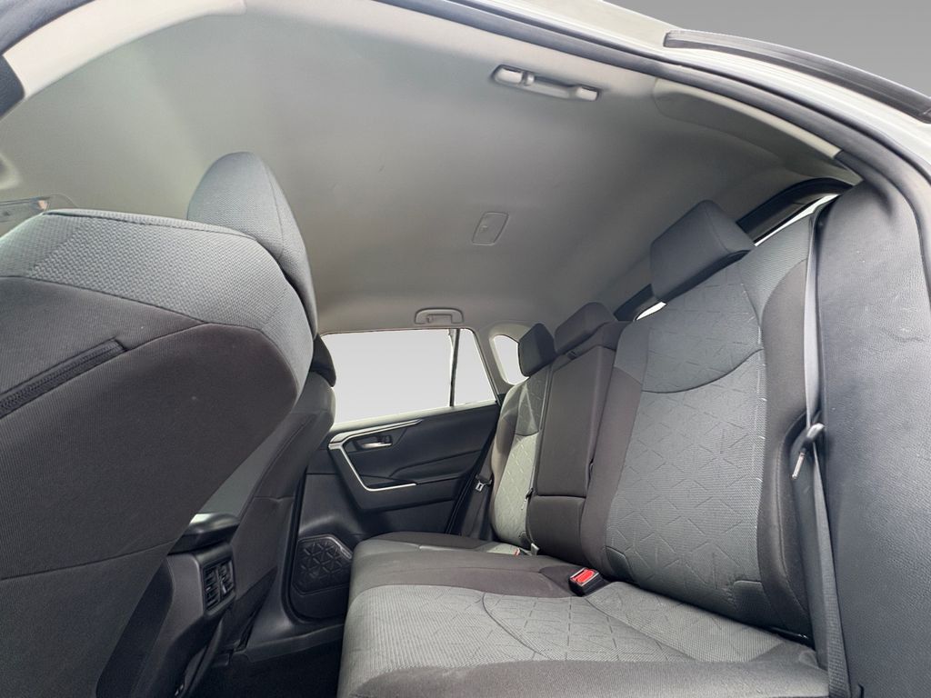 2024 Toyota RAV4 XLE photo 4