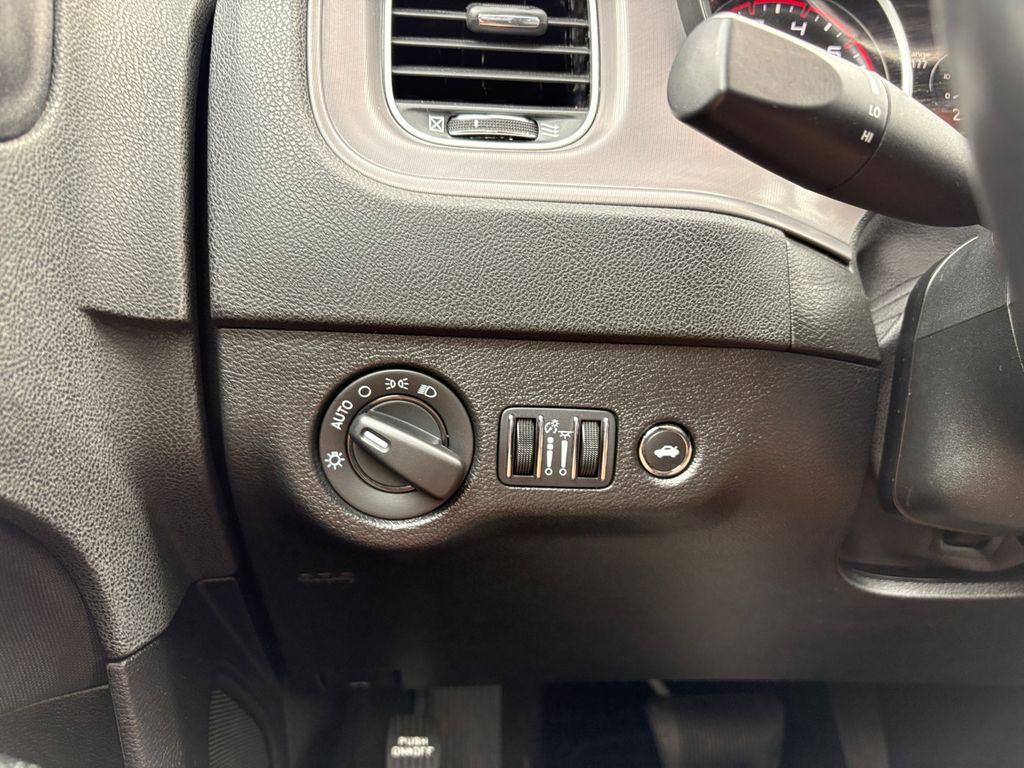 2023 Dodge Charger SXT photo 4