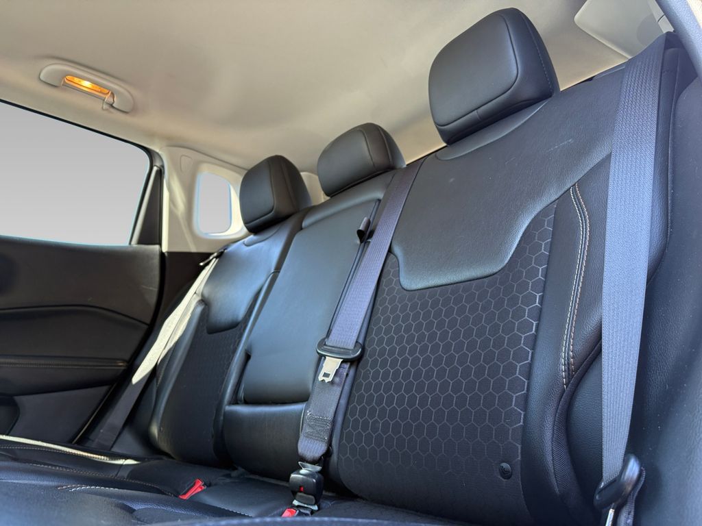 2020 Jeep Compass Latitude photo 2