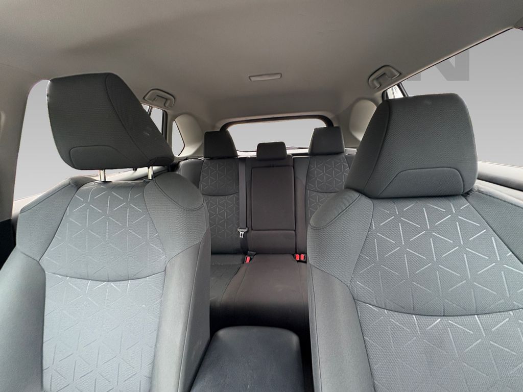2024 Toyota RAV4 XLE photo 2