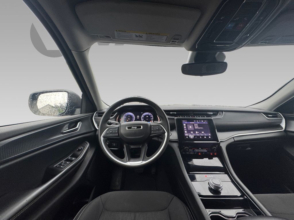2023 Jeep Grand Cherokee Laredo photo 3