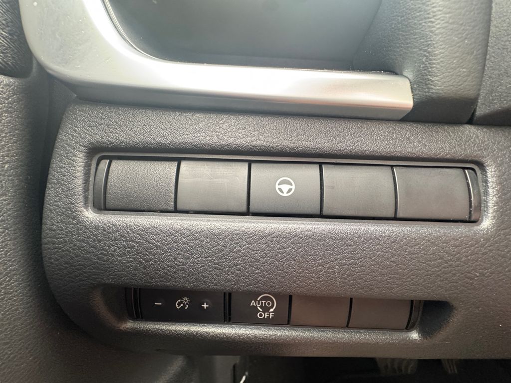 2023 Nissan Rogue SV AWD photo 2