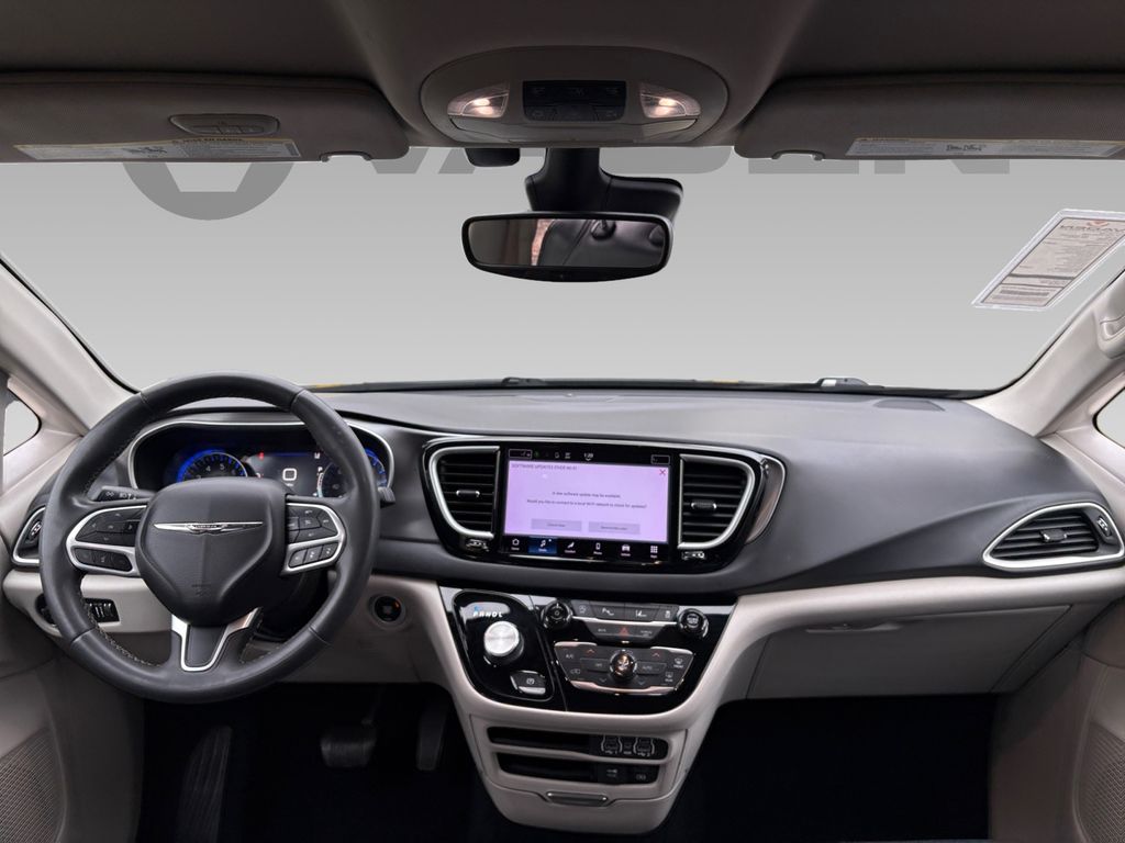 2022 Chrysler Pacifica Touring L photo 3
