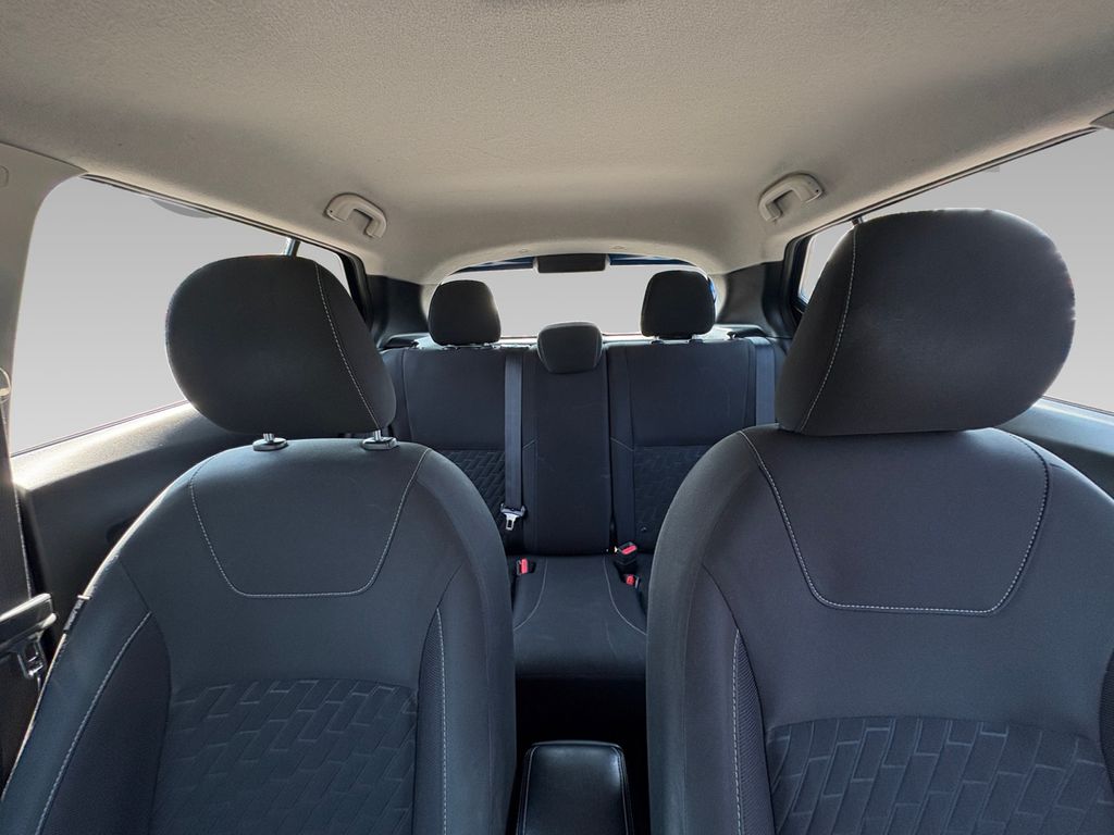 2021 Nissan Kicks SV photo 2