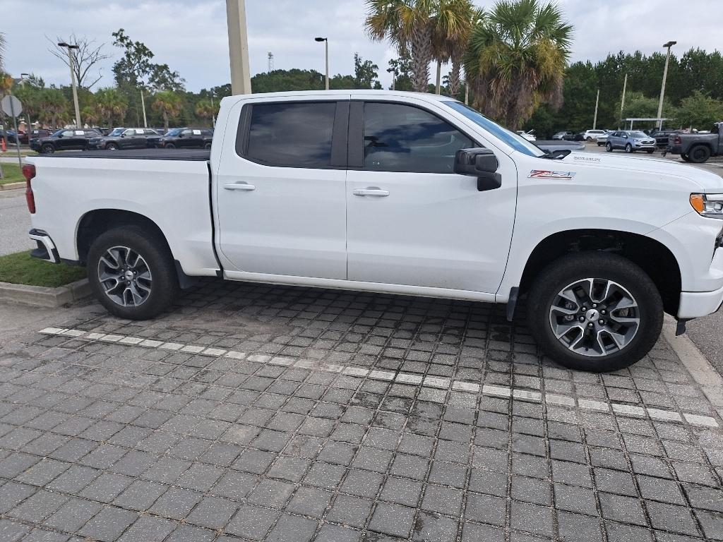 2023 Chevrolet Silverado RST photo 3