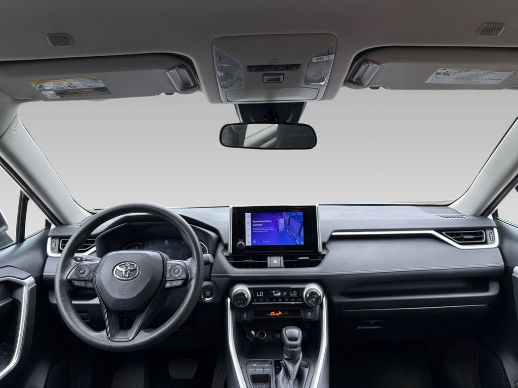 2024 Toyota RAV4 XLE photo 3