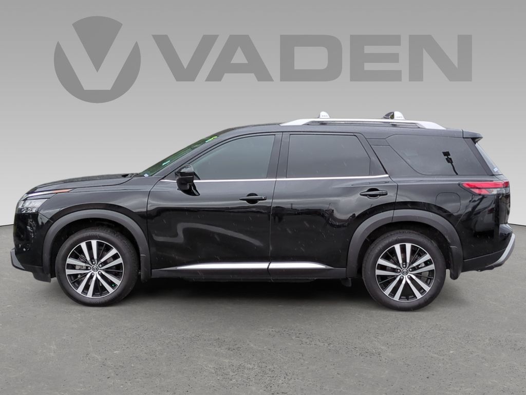 2024 Nissan Pathfinder Platinum photo 3