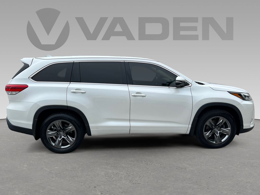 2019 Toyota Highlander Limited Platinum photo 2