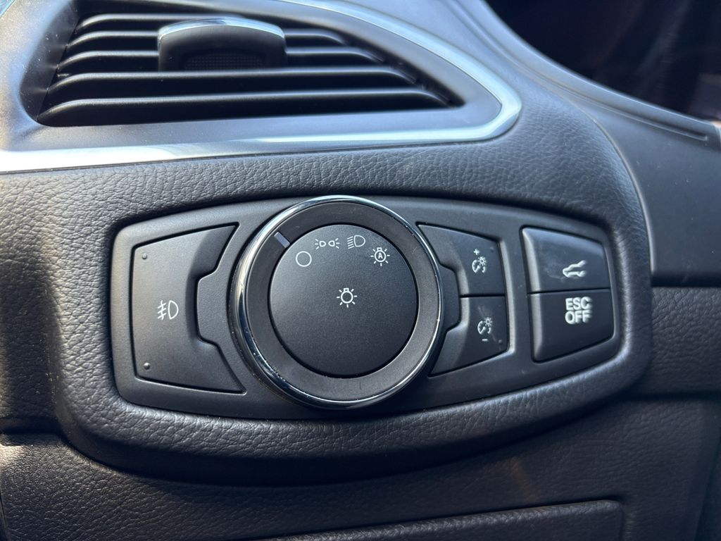 2022 Ford Edge ST photo 4