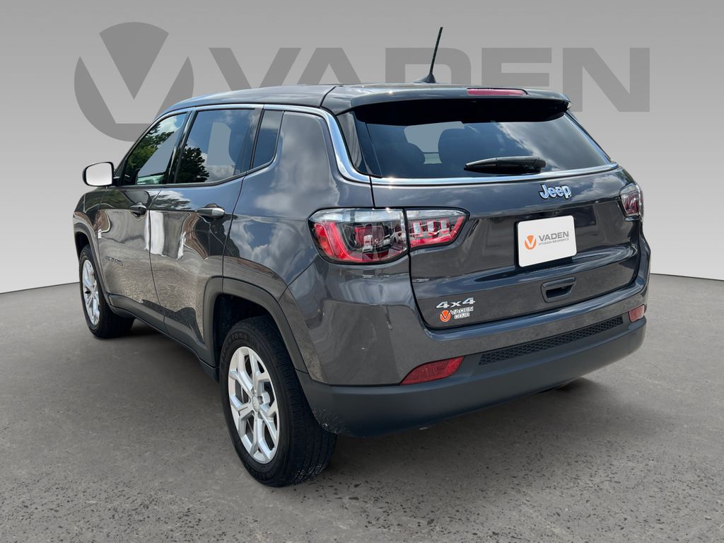 2024 Jeep Compass Sport photo 3