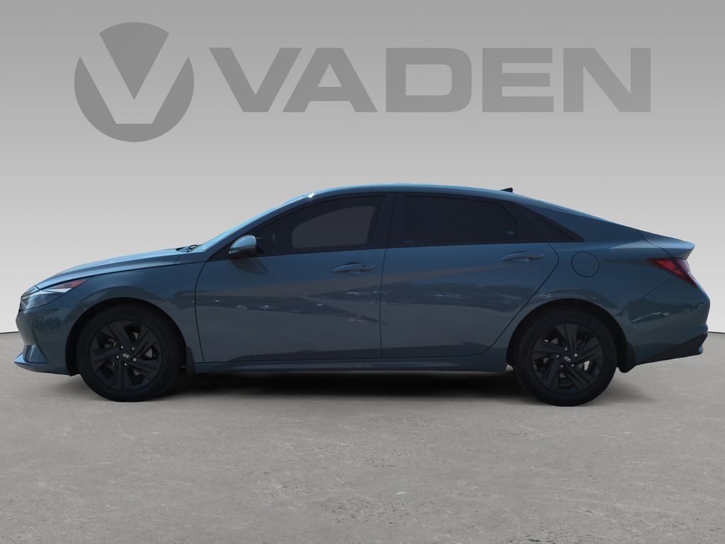 2023 Hyundai Elantra SEL photo 4