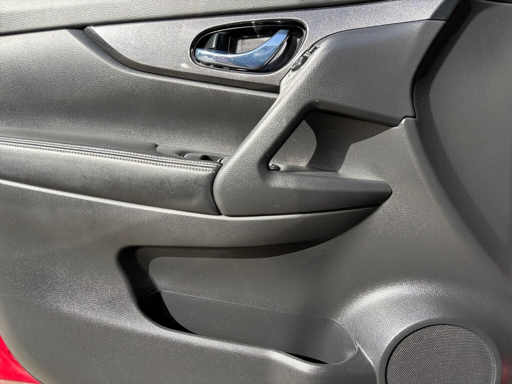 Used 2017 Nissan Rogue SV SUV