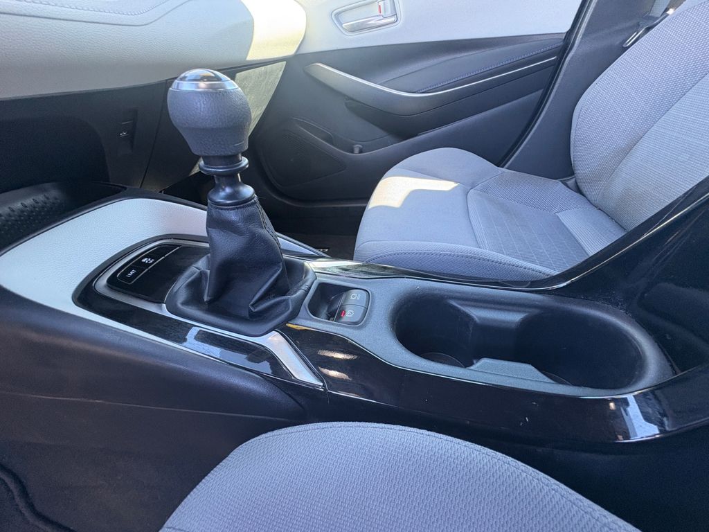 2021 Toyota Corolla SE photo 2