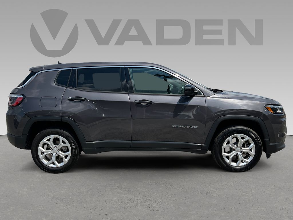 2024 Jeep Compass Sport photo 2