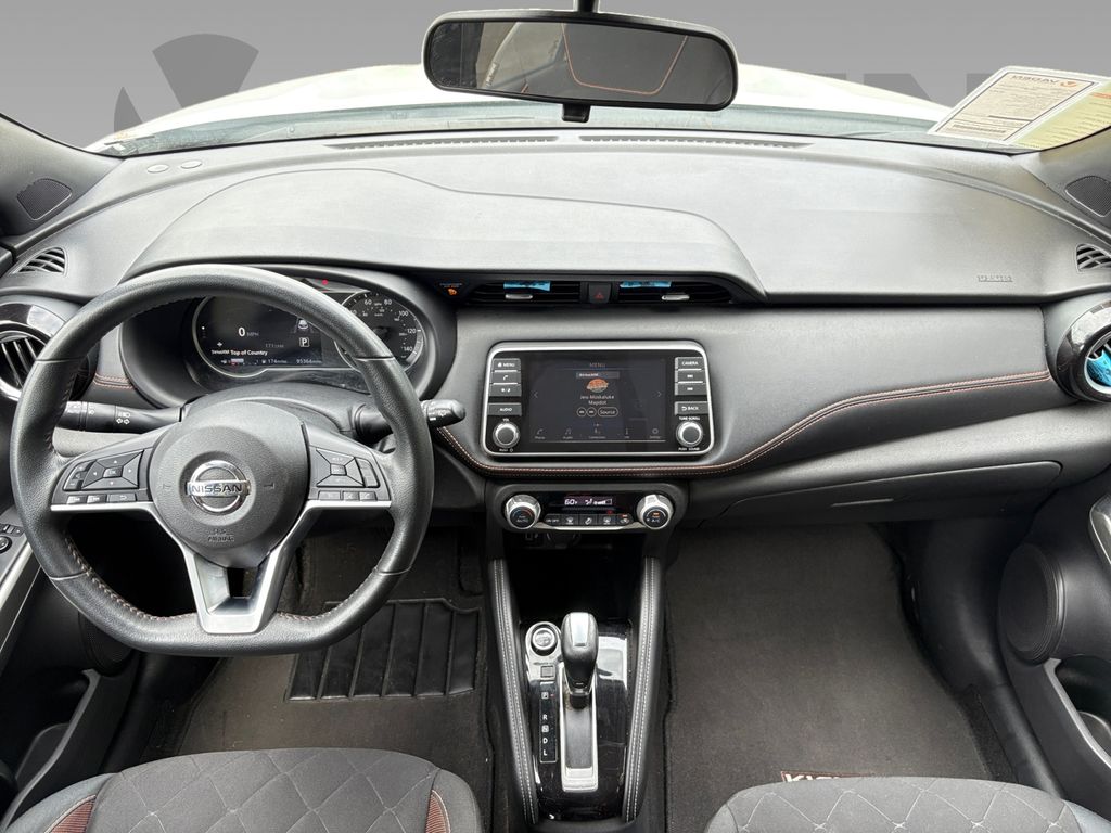 2020 Nissan Kicks SR photo 2